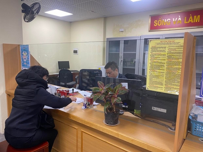Công dân thực hiện TTHC tại phường Thượng Đình, quận Thanh Xuân, Hà Nội