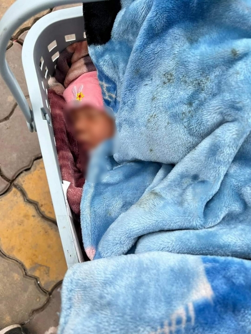 Bé sơ sinh bị bỏ rơi gần cổng chùa Đồng Xuân 