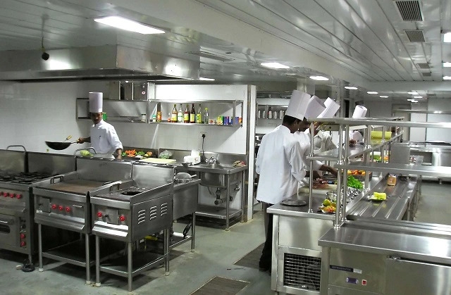 Bộ Y tế yêu cầu tăng cường giám sát chặt chẽ ATTP tại các bếp ăn tập thể