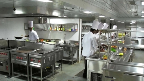 Bộ Y tế yêu cầu tăng cường giám sát chặt chẽ ATTP tại các bếp ăn tập thể