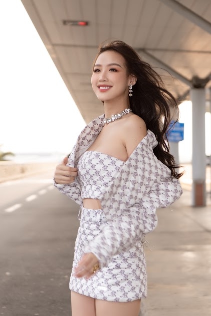 Thời trang sân bay đẳng cấp của Hoa hậu Bảo Ngọc, Lương Thuỳ Linh