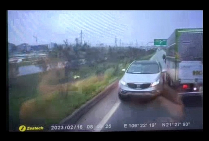 Xử phạt lái xe ô tô con đi ngược chiều trên cao tốc Hà Nội - Bắc Giang