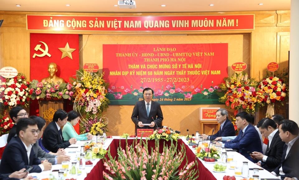 Bí thư Thành ủy Hà Nội Đinh Tiến Dũng phát biểu tại buổi đến thăm, chúc mừng Sở Y tế Hà Nội.