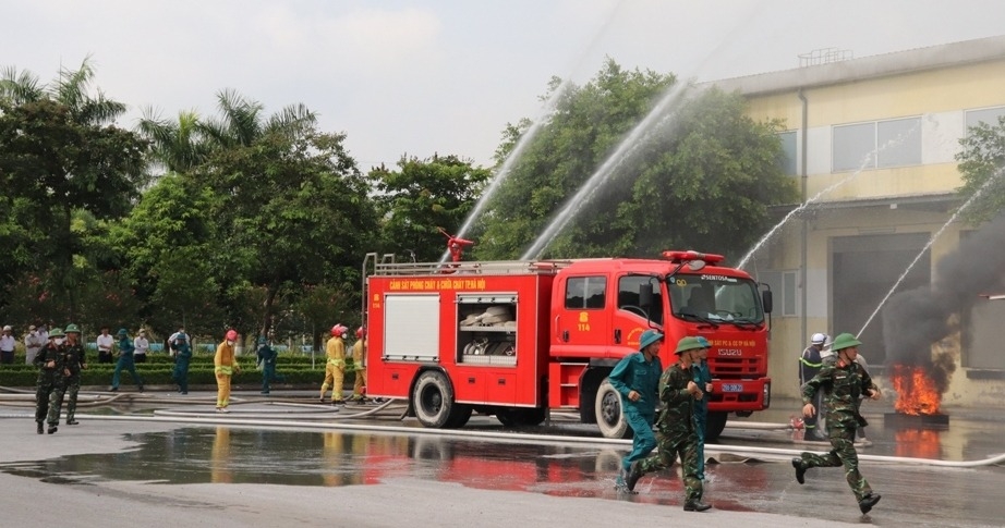 Diễn tập phòng cháy, chữa cháy và cứu nạn, cứu hộ ở huyện Quốc Oai.