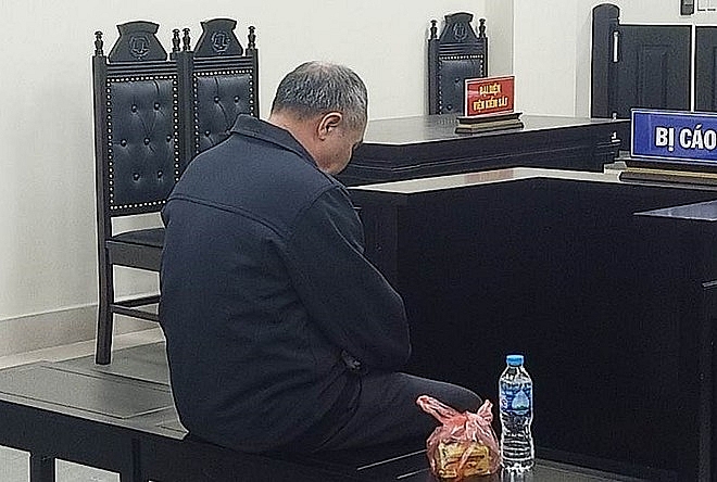  Bị cáo Khánh chờ tòa nghị án
