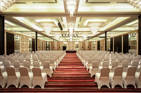 Khu hội nghị của khách sạn InterContinental Hanoi Westlake bao gồm 5 phòng họp với kích cỡ khách nhau, với phòng hợp lớn có sức chứa tối đa 450 khách.