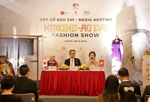 Toàn cảnh chương trình gặp gỡ báo chí cho sự kiện Kimono – Aodai Fashion Show, chiều ngày 28-2 tại Hà Nội