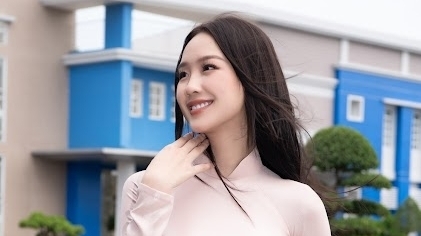 Hoa hậu Bảo Ngọc lội bùn trồng cây, nhan sắc vẫn xinh đẹp ngút ngàn