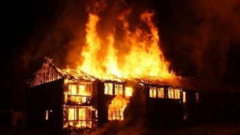 Cháy nhà trong đêm, 2 vợ chồng già tử vong