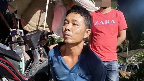 Vi phạm nồng độ cồn, "ma men" lấy gạch ném công an