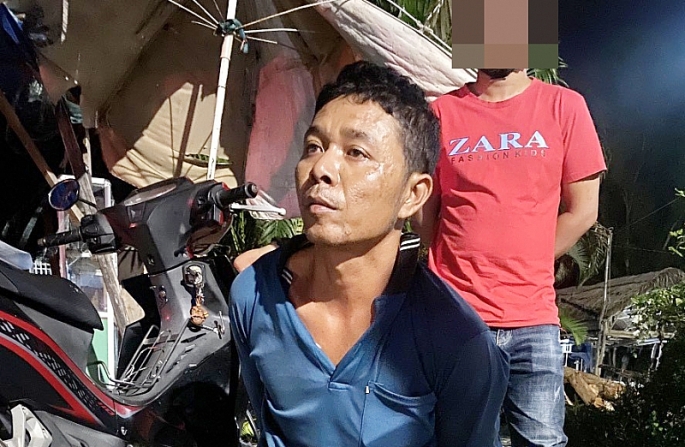 Đối tượng Kỳ bị lực lượng làm nhiệm vụ khống chế. Đối tượng Kỳ bị lực lượng làm nhiệm vụ khống chế.