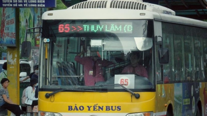 Hà Nội: Thực hiện đồng bộ các giải pháp để thu hút hành khách đến với vận tải công cộng