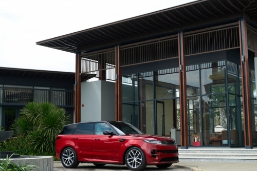 Range Rover Sport mới ra mắt có mức giá bán từ 7,329 tỷ đồng