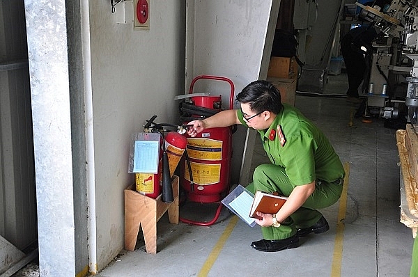 Hải Phòng yêu cầu mỗi hộ kinh doanh phải tự trang bị 1 bình chữa cháy đặt tại gian hàng. Ảnh minh họa