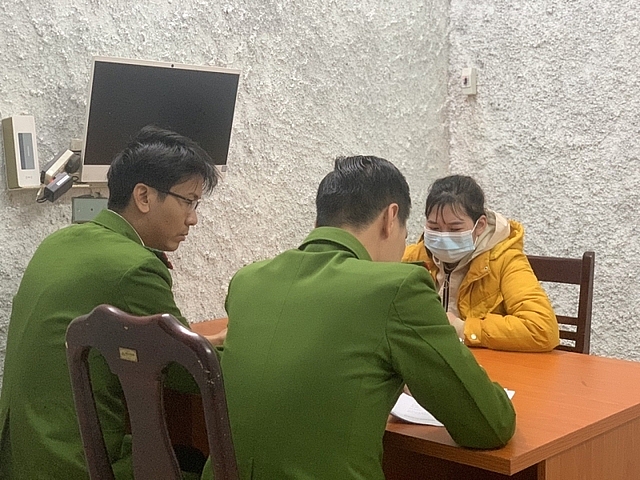 CA huyện Thường Tín lấy lời khai của đối tượng Nguyễn Thị Lành