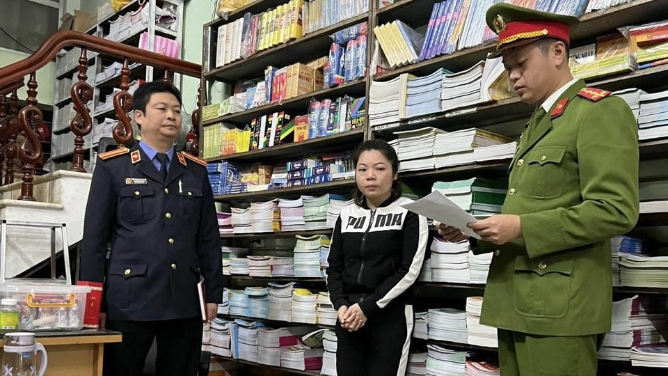 Buôn bán sách giả, 3 nhà sách ở Bắc Giang bị khởi tố
