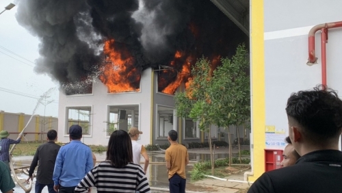Cháy lớn tại công ty sản xuất giày ở Thanh Hóa