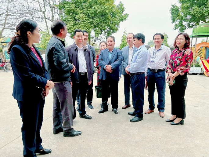 Đoàn thẩm tra các tiêu chí NTM nâng cao tại xã Tả Thanh Oai