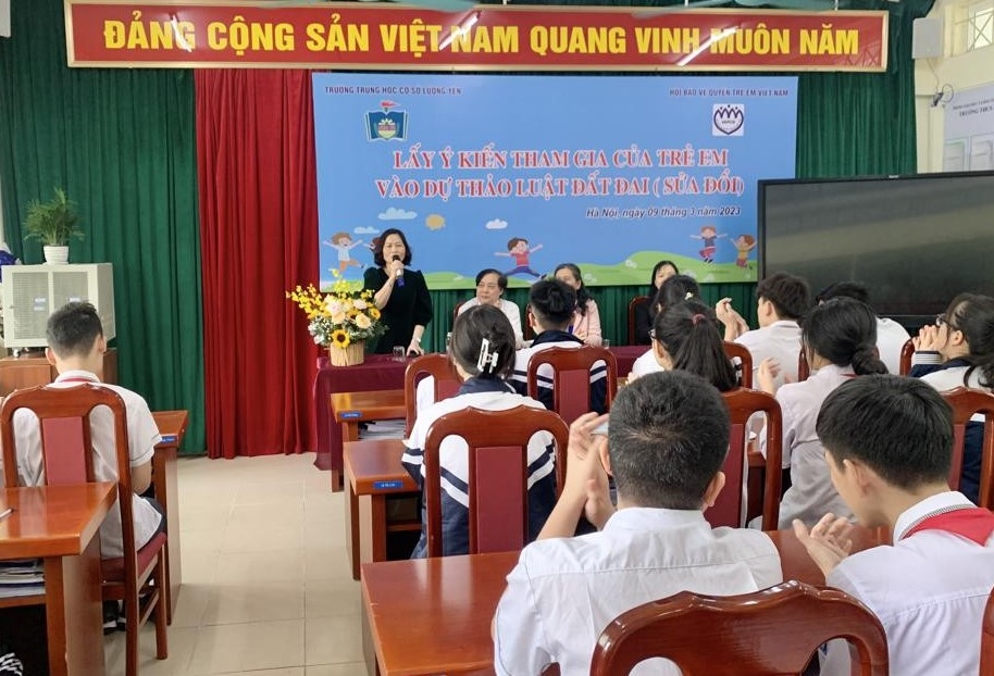 Bị cười chê vì lấy ý kiến của học sinh lớp 9 vào Dự thảo Luật Đất đai (sửa đổi), Hiệu trưởng và Hội Bảo vệ quyền trẻ em Việt Nam nói gì?