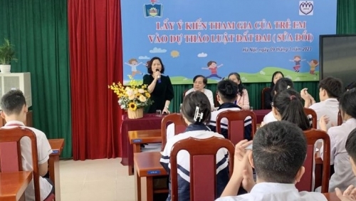 Bị cười chê vì lấy ý kiến của học sinh lớp 9 vào Dự thảo Luật Đất đai (sửa đổi), Hiệu trưởng và Hội Bảo vệ quyền trẻ em Việt Nam nói gì?