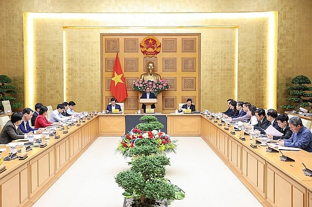 Thủ tướng Phạm Minh Chính cũng nhấn mạnh một số vấn đề cần lưu ý trong việc đầu tư xây dựng 2 tuyến cao tốc về công tác chuẩn bị đấu tư, về thiết kế và tổ chức thực hiện. Ảnh: VGP/Nhật Bắc