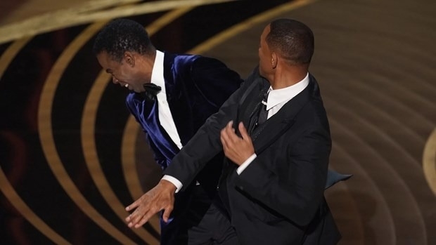 Will Smith tát Chris Rock trong buổi trao giải Oscar 2022.(Nguồn: AFP)
