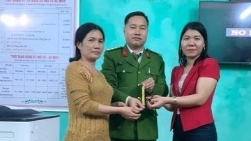 Cô giáo Thanh Hóa trả lại 1 cây vàng nhặt được ở quán ăn