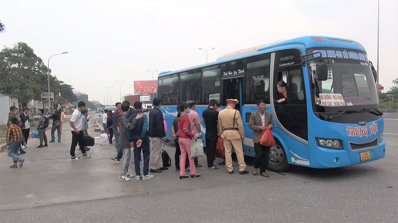 Tài xế xe khách 29 chỗ dùng bằng lái giả chở 41 người từ Quảng Ninh đi Hưng Yên