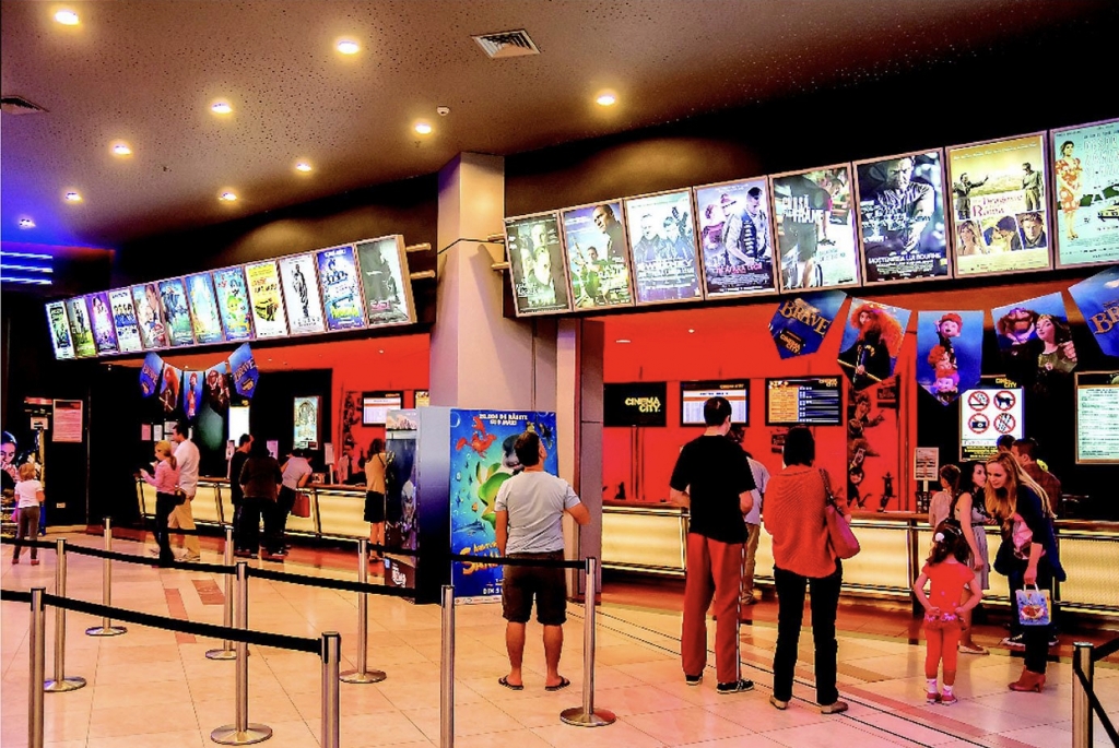 Xác định điện ảnh cũng là một ngành công nghiệp, một ngành kinh tế