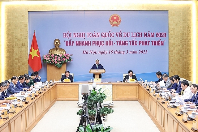 Đâu là nguyên nhân chủ quan của việc du lịch Việt Nam “đi trước về chậm