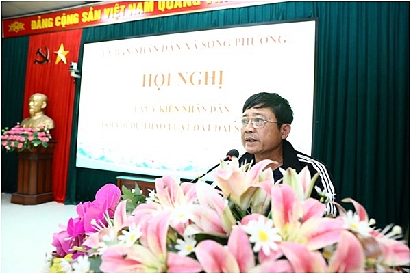 Ông Nguyễn Văn Hải-Chủ tịch UB MTTQ xã đóng góp ý kiến tại hội nghị