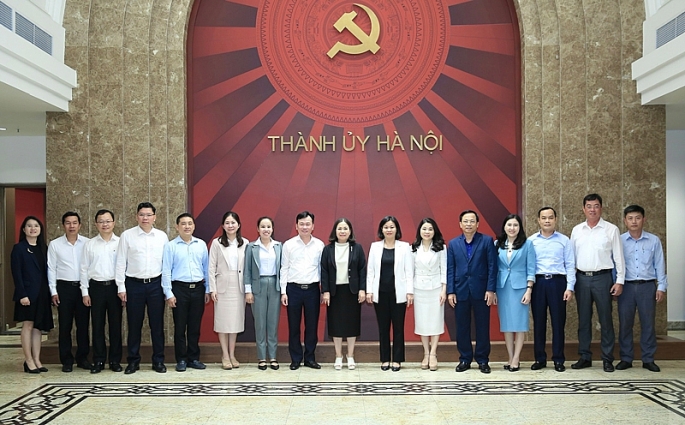 Các đồng chí lãnh đạo TP Hà Nội và tỉnh Bà Rịa - Vũng Tàu chụp ảnh lưu niệm