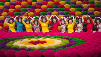 Làng tăm hương Quảng Phú Cầu rực rỡ sắc màu hút khách du lịch