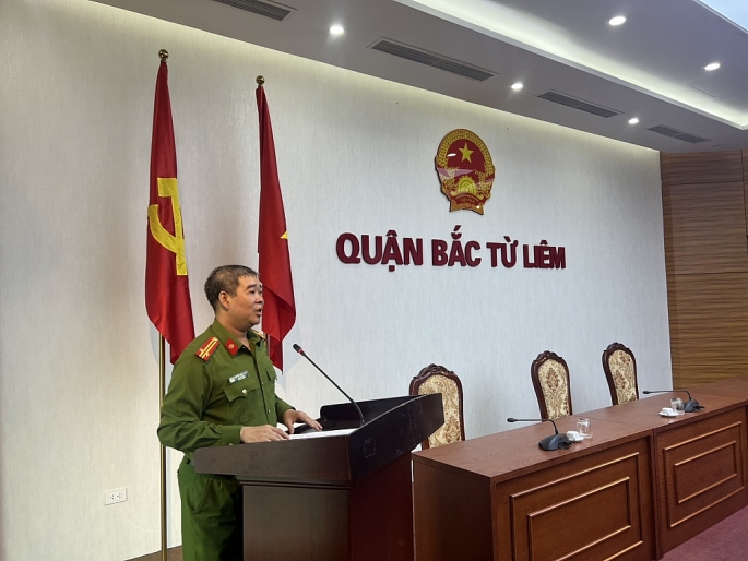 Đ/c Nguyễn Đức Đông – Đội trưởng Đội CS PCCC&CNCH – Công an Quận báo cáo tại Hội nghị