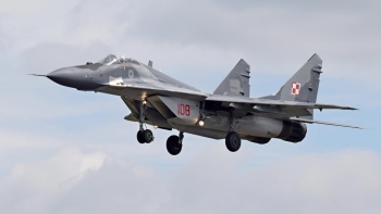 Ba Lan là quốc gia đầu tiên của NATO gửi máy bay chiến đấu cho Ukraine