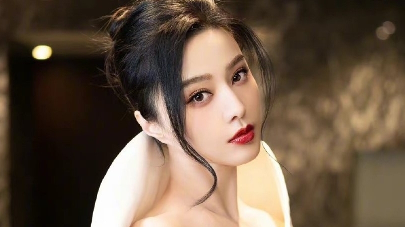 Sau màn tái xuất bùng nổ ở Mỹ, Phạm Băng Băng bắt tay với stylist Việt Nam