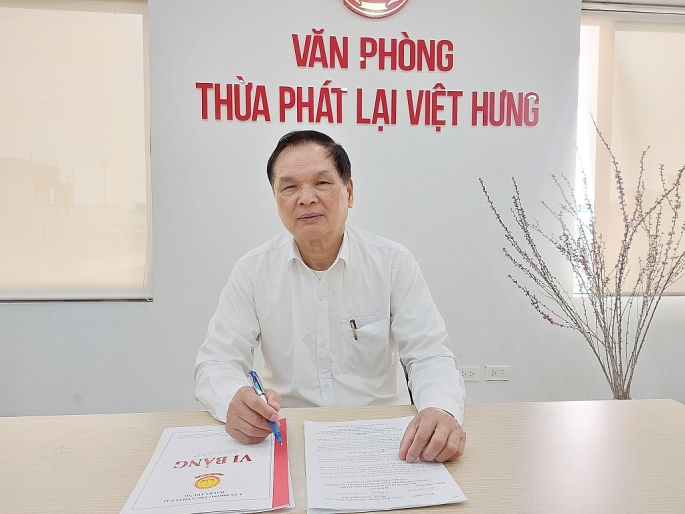 Ông Phạm Anh Dũng, Trưởng văn phòng thừa phát lại Việt Hưng