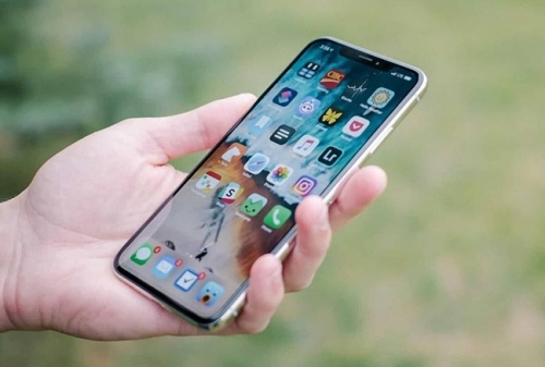 Đến nhà bạn ngủ, “nhảy” luôn iPhone 12Pro của bạn…