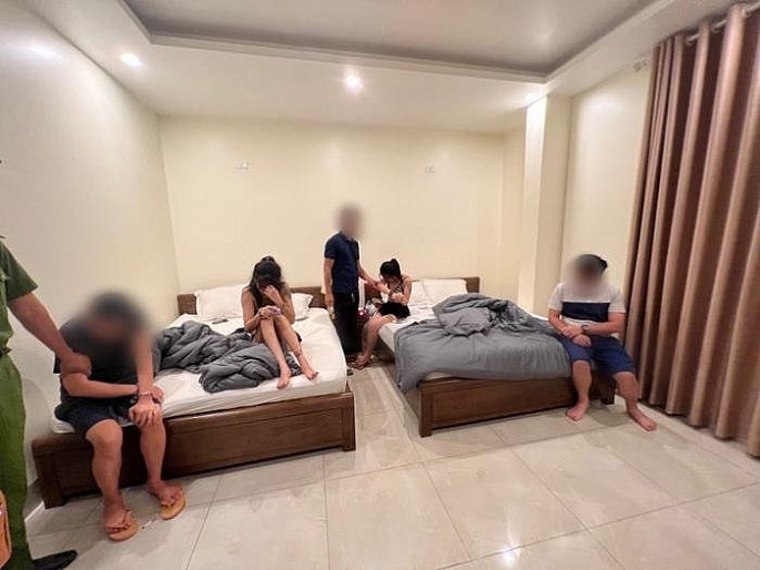 Khám phá bí mật của các nam thanh nữ tú trong khách sạn Suối Mỡ, Bắc Giang