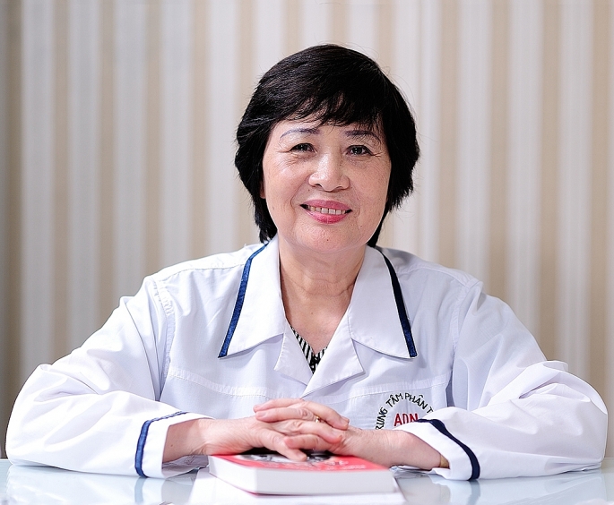 Bà Nguyễn Thị Nga, GĐ Trung tâm phân tích ADN và công nghệ di truyền trao đổi với PV.