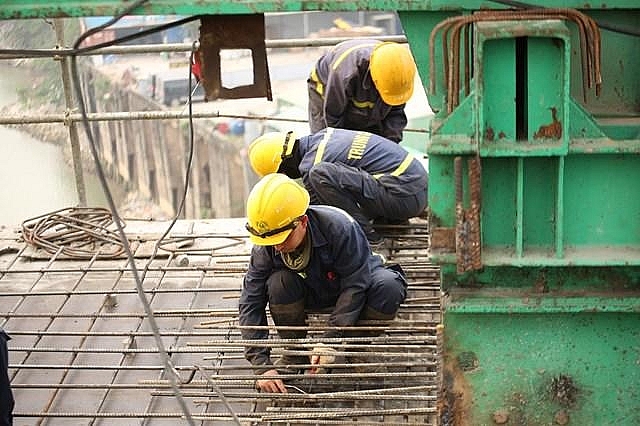 Tiến độ thi công đang diễn ra khẩn trương, nhanh chóng tại Công trình cầu Vĩnh Tuy giai đoạn 2.