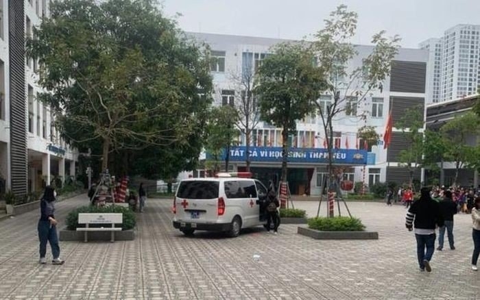 Tạm dừng hoạt động của bếp ăn tập thể Trường Tiểu học Kim Giang sau vụ 56 học sinh nghi bị ngộ độc thực phẩm