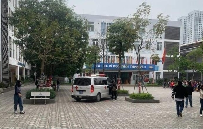Tạm dừng hoạt động của bếp ăn tập thể Trường Tiểu học Kim Giang sau vụ 56 học sinh nghi bị ngộ độc thực phẩm