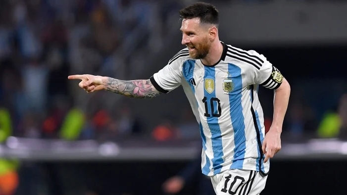 Lionel Messi vượt cột mốc 100 bàn cho Argentina