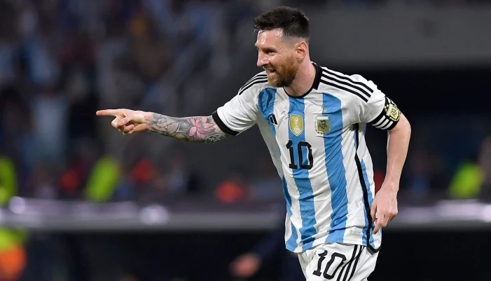 Lionel Messi vượt cột mốc 100 bàn cho Argentina