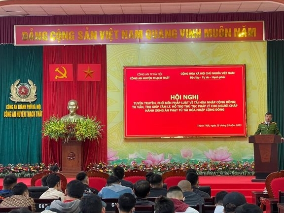 Tạo điều kiện cho những người đang tái hòa nhập cộng đồng tiếp cận với pháp luật