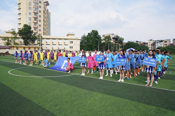  Giải bóng đá Eurowindow được tổ chức là sân chơi ý nghĩa cho các nam CBCNV nhân kỷ niệm 20 năm thành lập công ty.