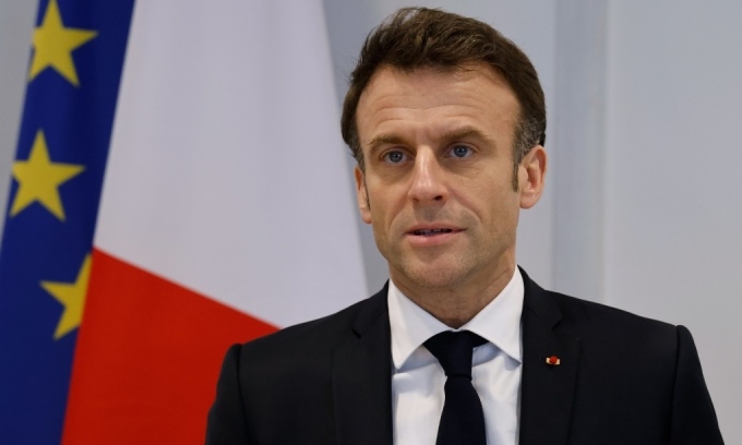 Tỷ lệ ủng hộ Tổng thống Emmanuel Macron gần chạm đáy