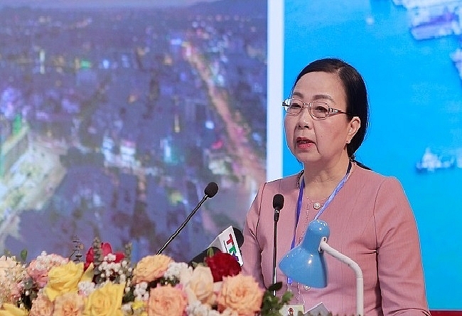 Bà Trịnh Thị Loan, Chủ tịch Hiệp hội Doanh nhân nữ Thanh Hoá chia sẻ khó khăn của doanh nghiệp trong việc tiếp cận nguồn vốn