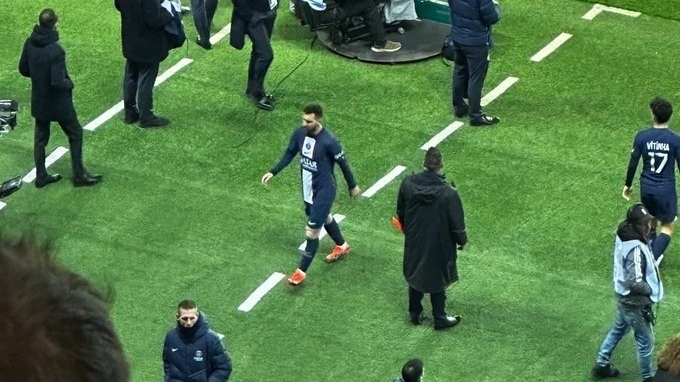 Messi tiếp tục bị các cổ động viên PSG la ó